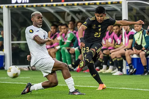 المكسيك تنجو من مفاجآت الدومينيكان بفوز مثير في افتتاح بطولة الكأس الذهبية (فيديو)